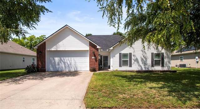 Photo of 700 SW Bobcat St, Oak Grove, MO 64075