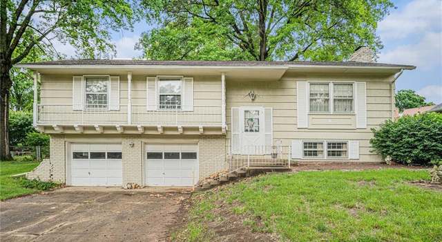 Photo of 9234 Woodson Dr, Overland Park, KS 66207