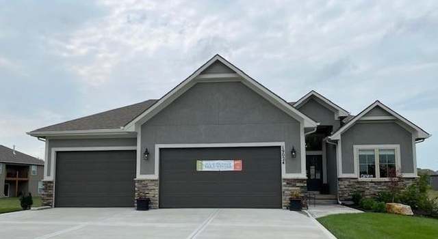 Photo of 18848 Bittersweet Dr, Spring Hill, KS 66083