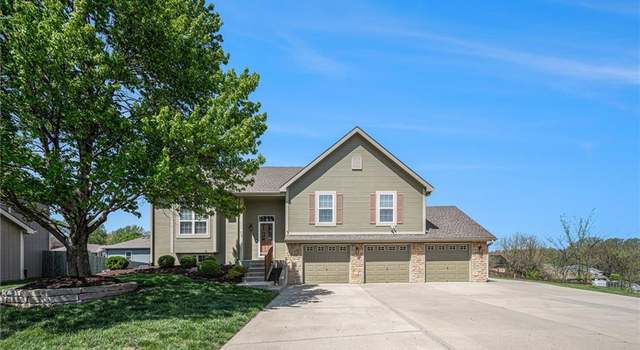 Photo of 805 Hithergreen Ct, Lansing, KS 66043