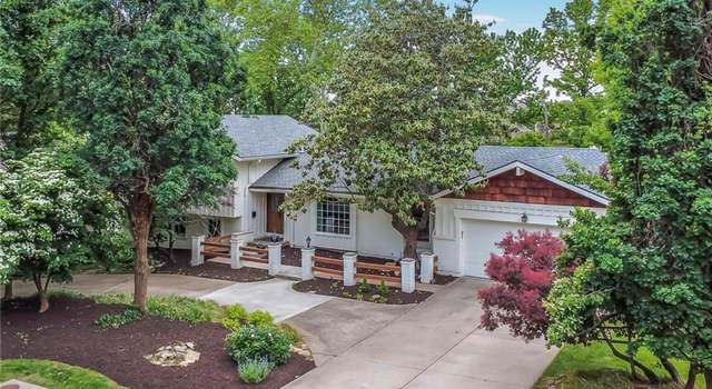Photo of 10416 Mohawk Ln, Leawood, KS 66206