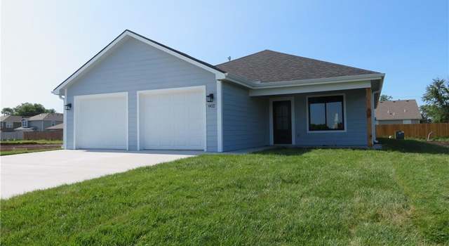 Photo of 902 2nd St, Perry, KS 66073