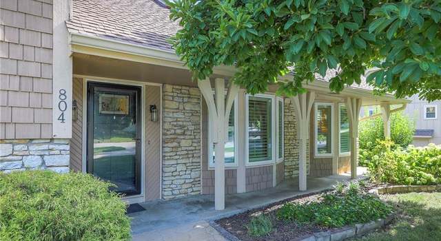 Photo of 804 Tam O'shanter Dr, Kansas City, MO 64145