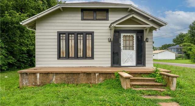 Photo of 245 Randolph St, Tipton, MO 65081