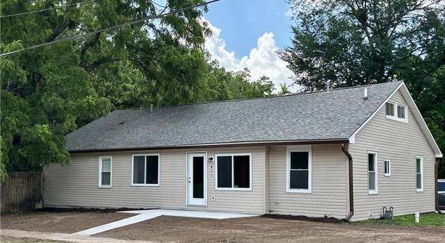 Photo of 611 W Poplar St, Olathe, KS 66061