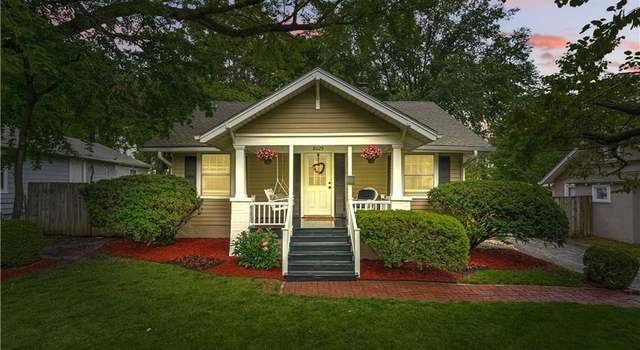 Photo of 8029 Robinson St, Overland Park, KS 66204