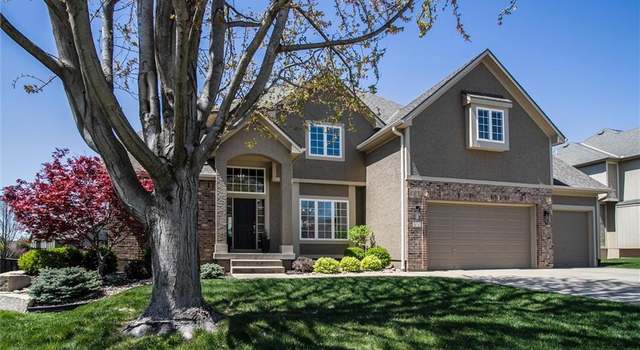 Photo of 512 NE Spring Creek Pl, Lee's Summit, MO 64086