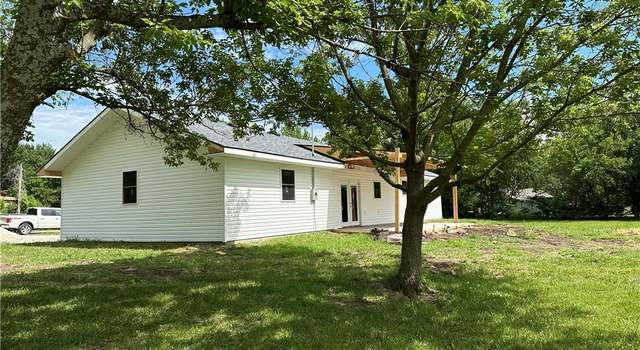 Photo of 112 N Central St, Chilhowee, MO 64733