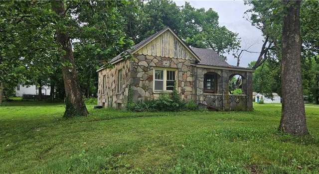 Photo of 902 S Pine St, Holden, MO 64040