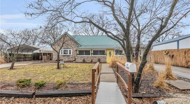 Photo of 210 Lincoln St, Paola, KS 66071