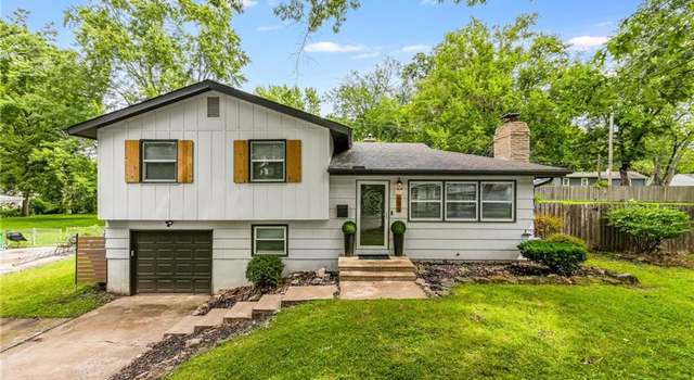 Photo of 606 NW Falk Dr, Lees Summit, MO 64063