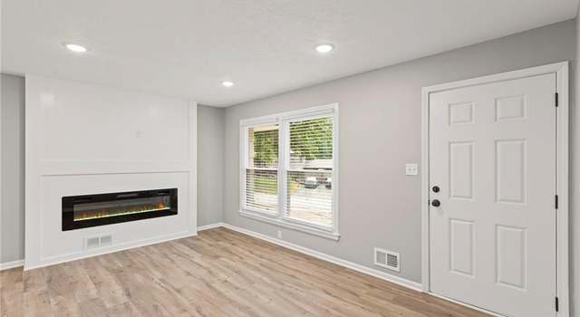 Photo of 7206 NW Winter Ave, Kansas City, MO 64152