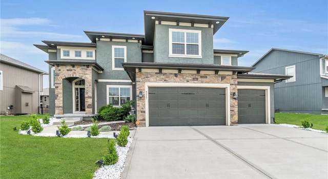 Photo of 4217 SW Stoney Brook Dr, Lee's Summit, MO 64082