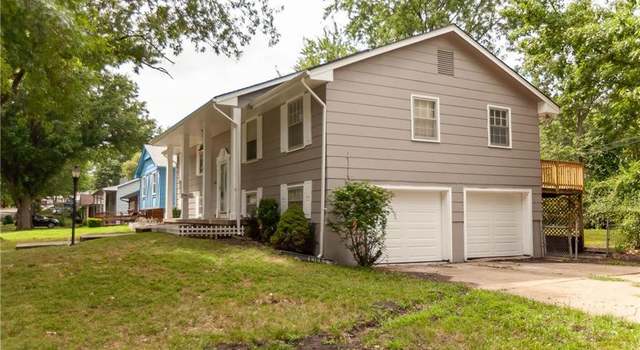 Photo of 708 NE Darwin St, Lee's Summit, MO 64063