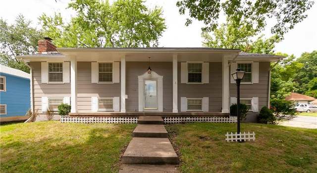 Photo of 708 NE Darwin St, Lee's Summit, MO 64063