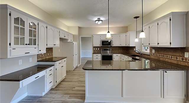 Photo of 2208 SW Fleming Dr, Blue Springs, MO 64015