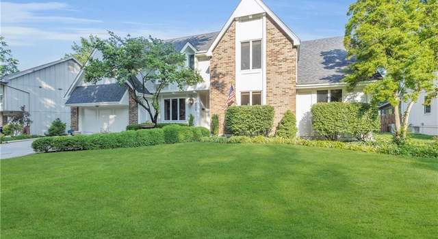 Photo of 4924 Somerset Dr, Prairie Village, KS 66207