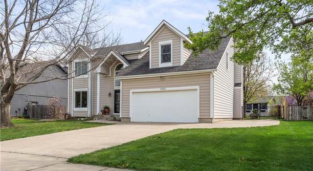 Photo of 15551 S Apache Cir, Olathe, KS 66062
