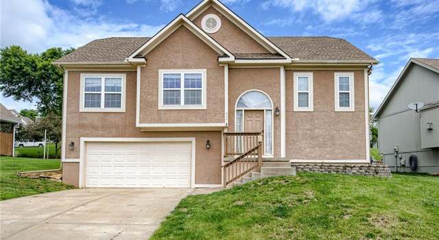 Photo of 404 Killarney Ln, Smithville, MO 64089