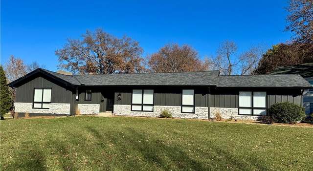 Photo of 9927 Oakridge Dr, Overland Park, KS 66212