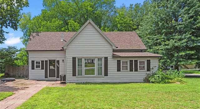 Photo of 304 N Grove Ter, Kearney, MO 64060