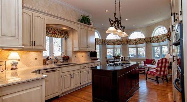 Photo of 12428 Linden St, Leawood, KS 66209