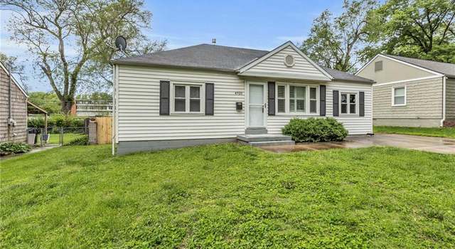 Photo of 4920 Canterbury St, Roeland Park, KS 66205