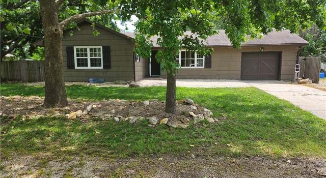Photo of 3 N 12th St, Louisburg, KS 66053