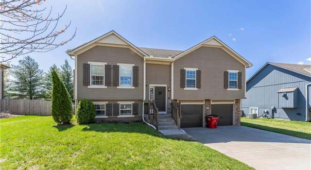 Photo of 112 SE Hanging Garden St, Lee's Summit, MO 64064