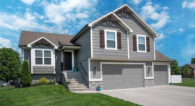 Photo of 12024 Astor Ct, Peculiar, MO 64078