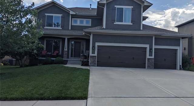 Photo of 1521 SW Whistle Dr, Lee's Summit, MO 64082