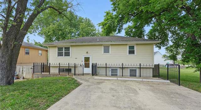 Photo of 604 W Hulett St, Edgerton, KS 66021
