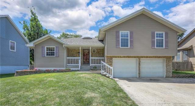Photo of 1733 NE Ridgeview Dr, Lee's Summit, MO 64086