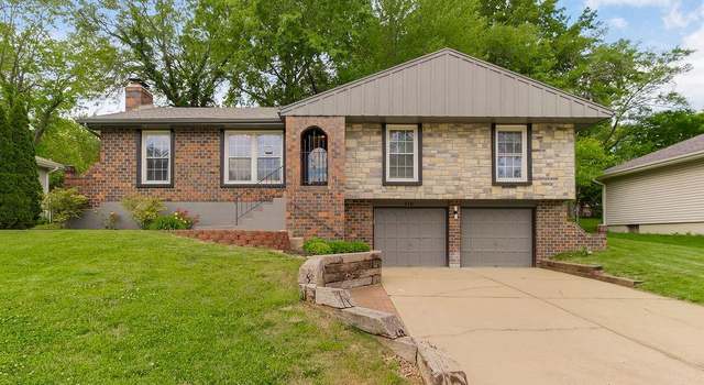 Photo of 416 NE Carriage St, Lee's Summit, MO 64064