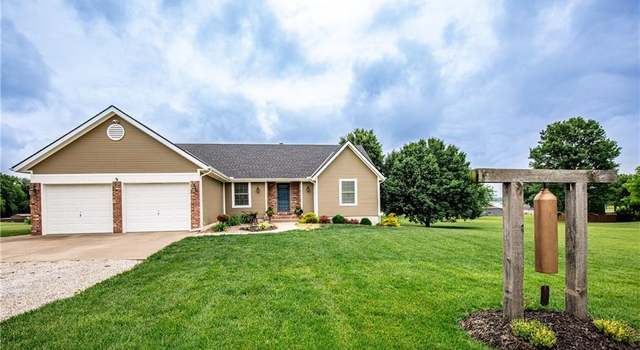 Photo of 29549 Hedge Ln, Paola, KS 66071