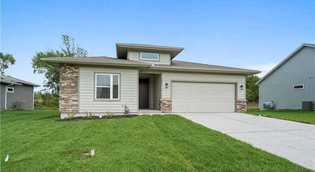 Photo of 1549 N Grayhawk Dr, Basehor, KS 66007