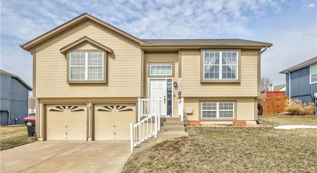 Photo of 1304 Bradford Dr, Greenwood, MO 64034