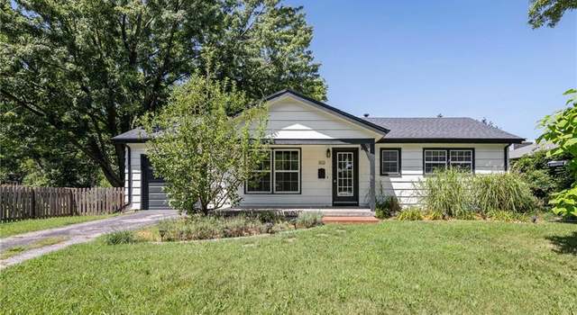 Photo of 302 SE 8th St, Lee's Summit, MO 64063