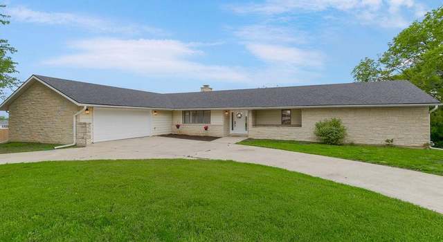 Photo of 639 S Commercial Ave, Smithville, MO 64089