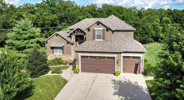 Photo of 4521 Lakecrest Dr, Shawnee, KS 66218