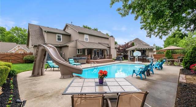 Photo of 712 SW Benjamin Dr, Lee's Summit, MO 64081