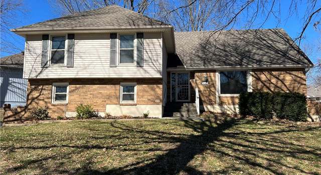 Photo of 1144 Country Lane Pl, Lee's Summit, MO 64086