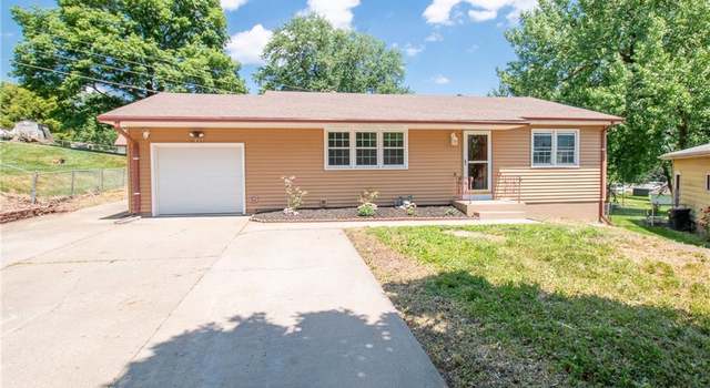 Photo of 2711 Cedar St, St Joseph, MO 64503