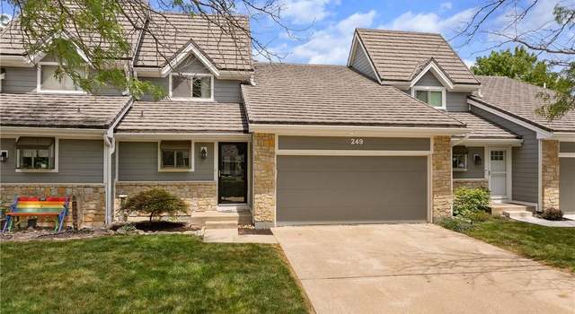 Photo of 249 NE Edgewater Dr, Lee's Summit, MO 64064