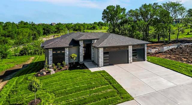 Photo of 2532 NE Woodland Oak Cir, Lee's Summit, MO 64086