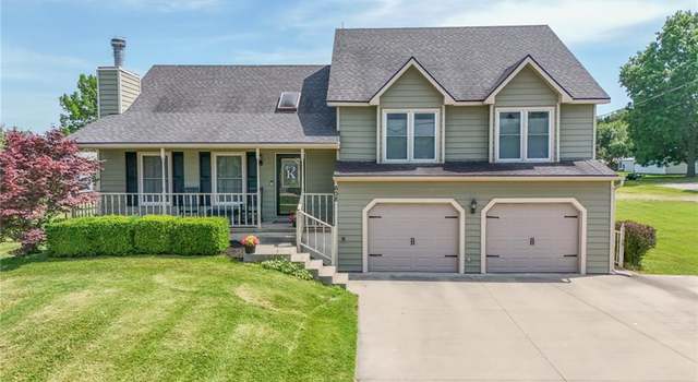 Photo of 608 E 6th St, Wellsville, KS 66092