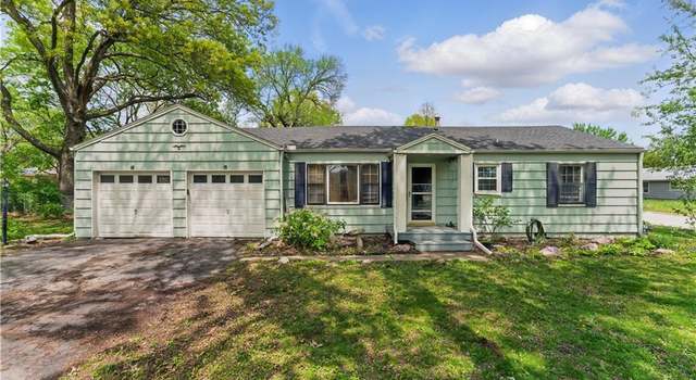 Photo of 204 E Oak St, Olathe, KS 66061