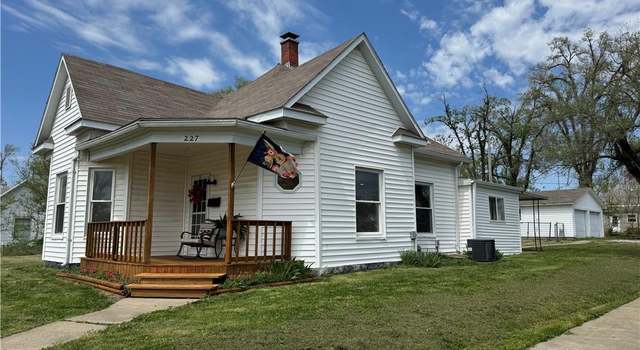 Photo of 227 E California Ave, Marceline, MO 64658