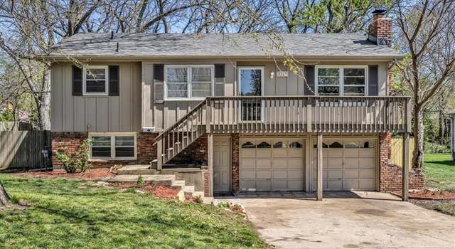 Photo of 8221 Hamilton Dr, Overland Park, KS 66204