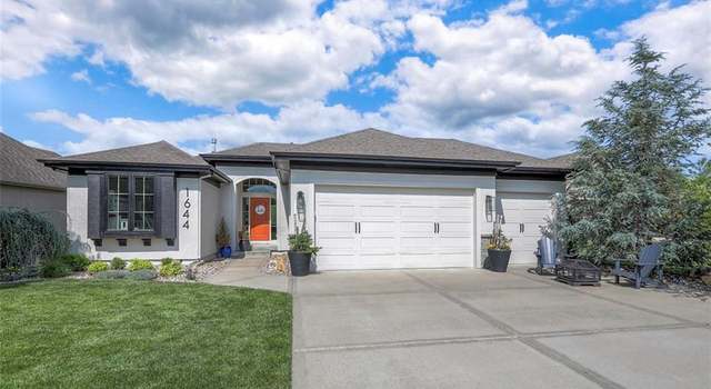 Photo of 1644 NE Woodland Shores Cir, Lee's Summit, MO 64086